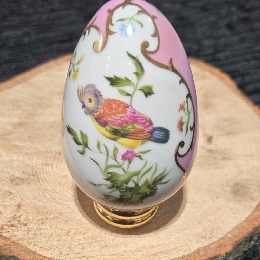 Franklin Mint Classic Collectible Egg from 1988, featuring handpainted birds